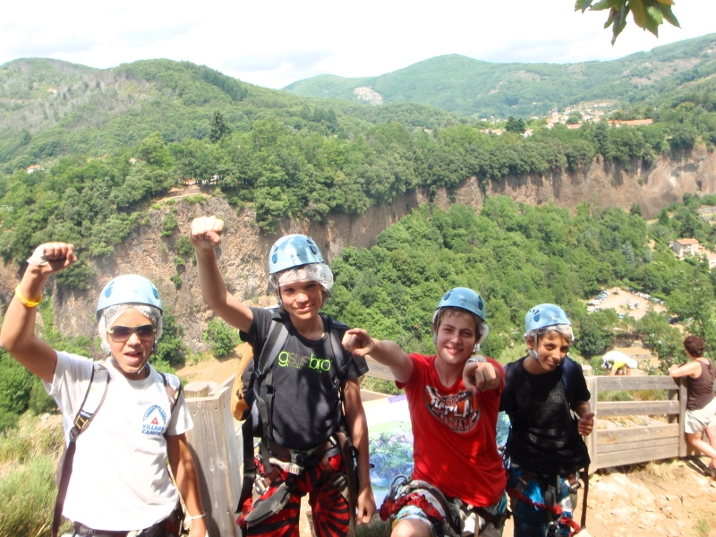 Village Camps International Summer Camp Ard&egrave;che, France 2019-07-26 https://www.villagecamps.com/journals_admin/images/71-9-Happy climbers.jpg